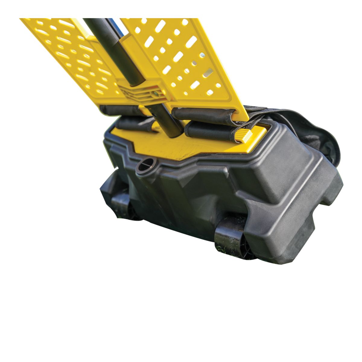 SKLZ Pro Training Defender Base Weight CloseUp