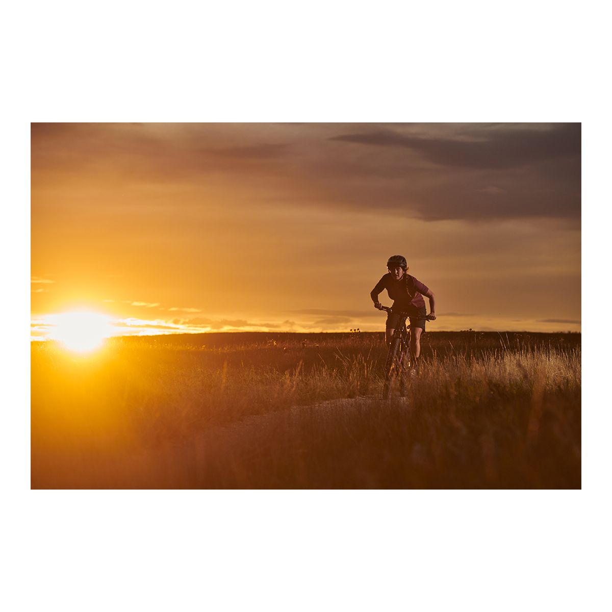 Diamondback Women's Ridgeback 27.5 Mountain Bike, 21 Speed, Aluminum Frame, Mechanical Disc Brakes, Hardtail