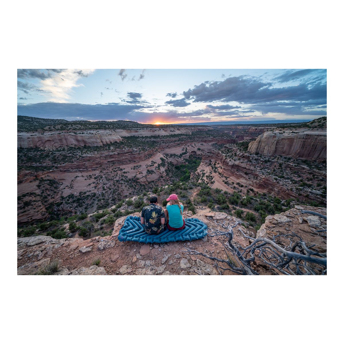 KLYMIT Static V Luxe Sl™ Luxury Sleeping Pad Overhead_Plunge