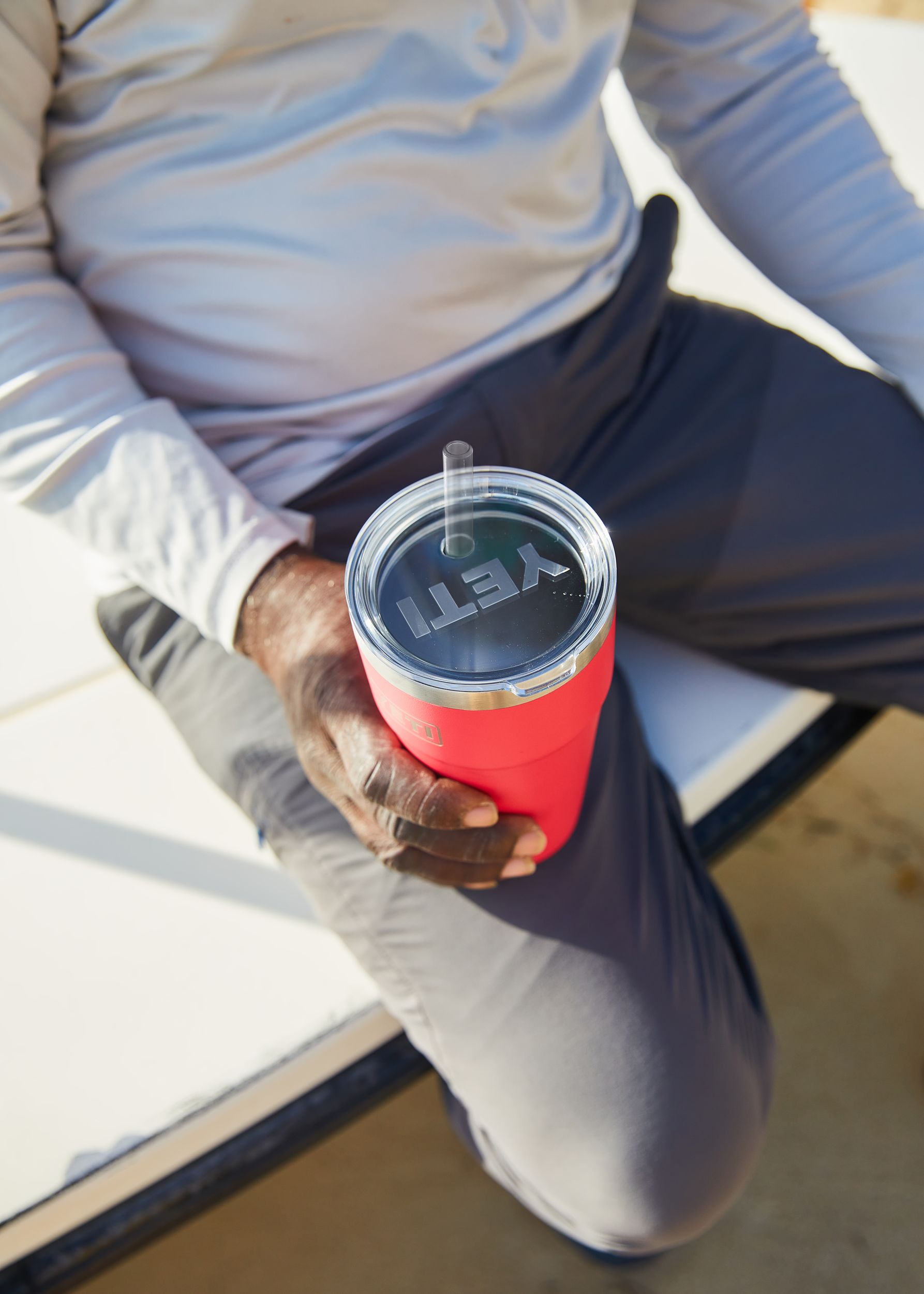 YETI Rambler® 30 oz Tumbler Straw Lid Overhead_Plunge