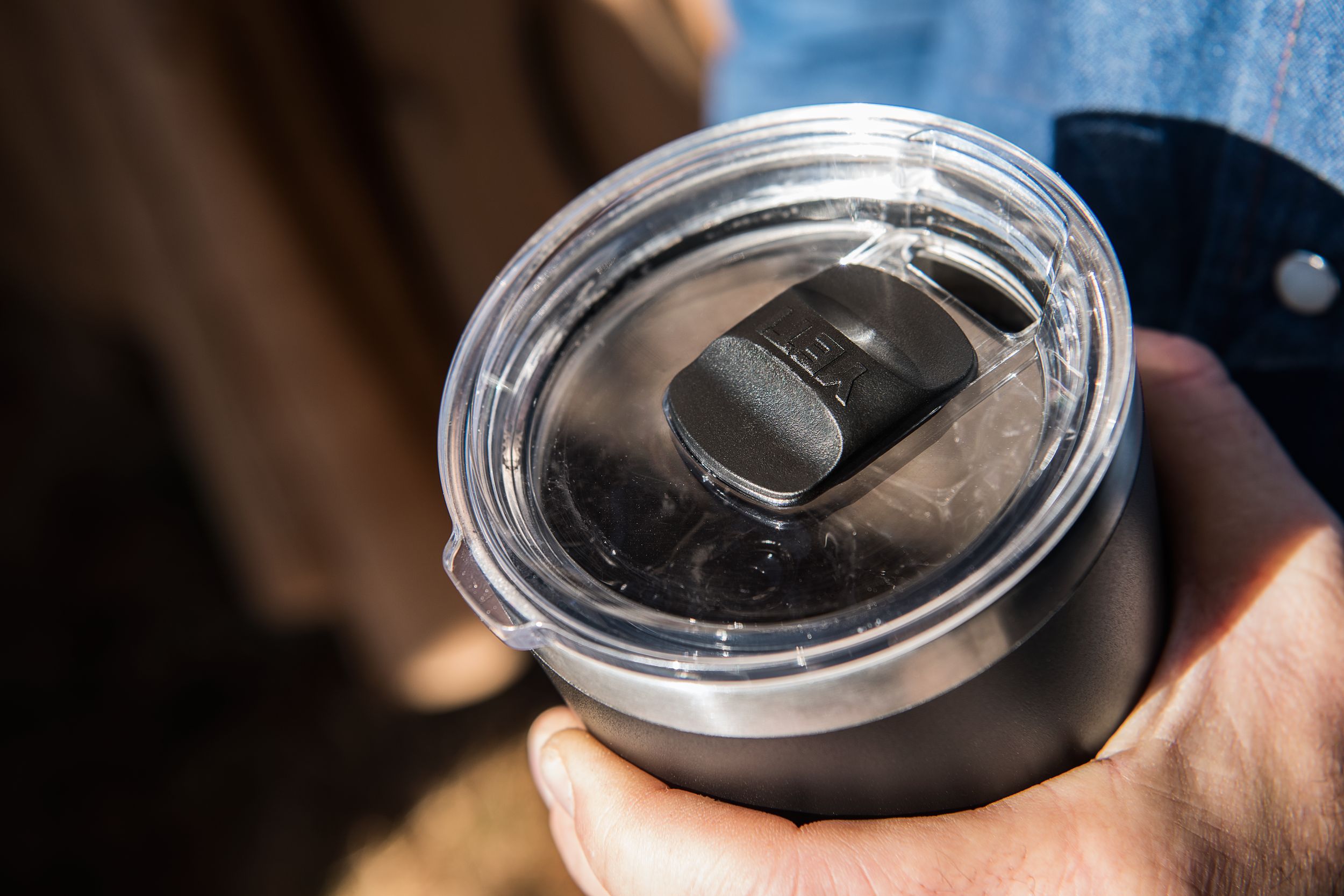 YETI Rambler® 10/20 oz Magslider™ Lid Overhead_Plunge