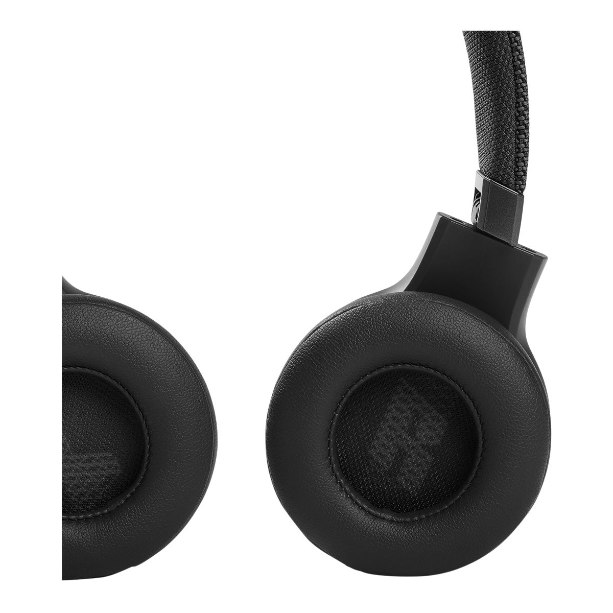 JBL Live 460NC Wireless Noise Cancelling Headphones CloseUp
