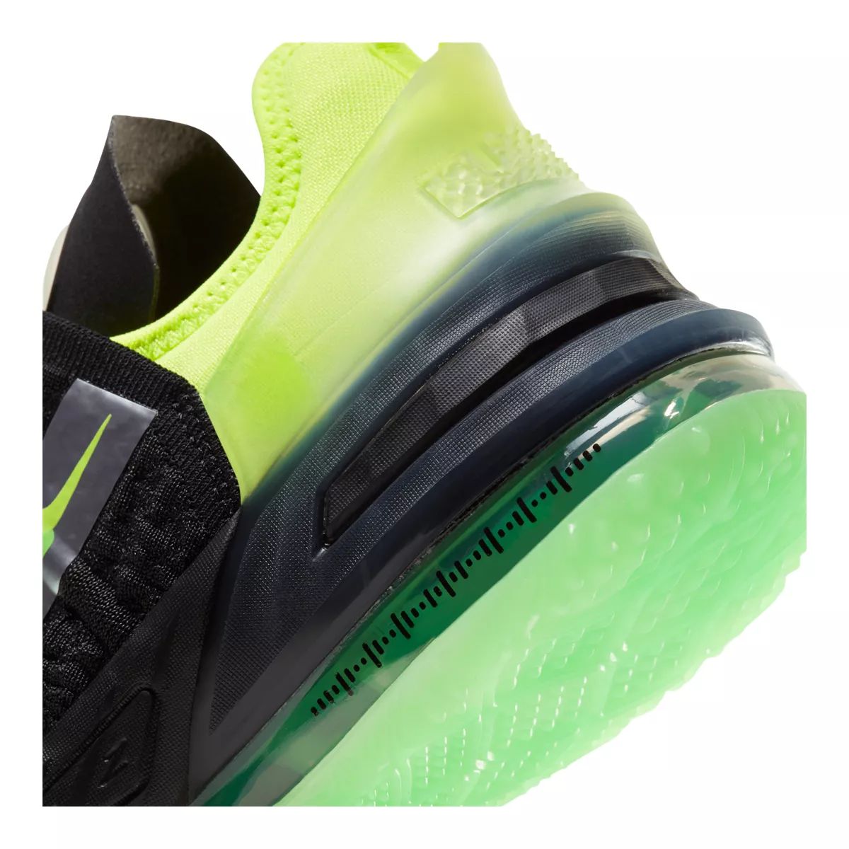 Nike Kids' Grade School LeBron XVII Basketball Shoes