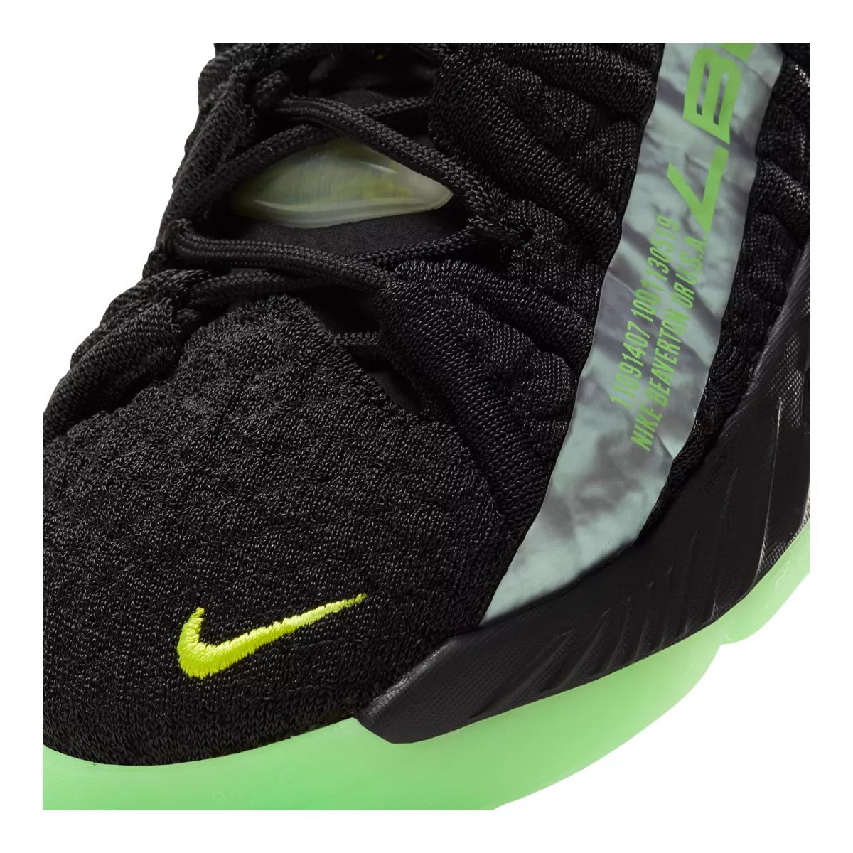 Nike Kids' Grade School LeBron XVII Basketball Shoes